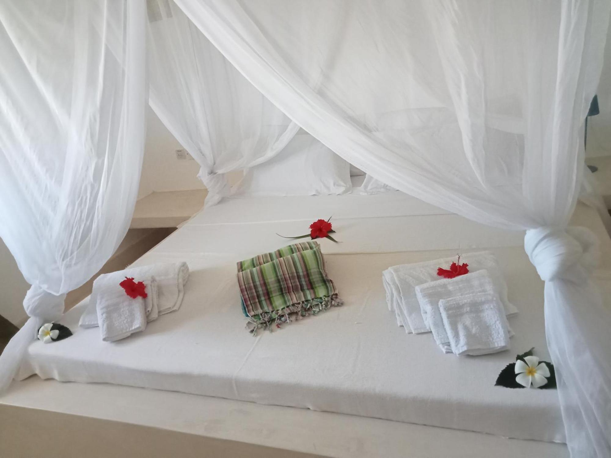 Shira House Bed & Breakfast Watamu Exterior photo