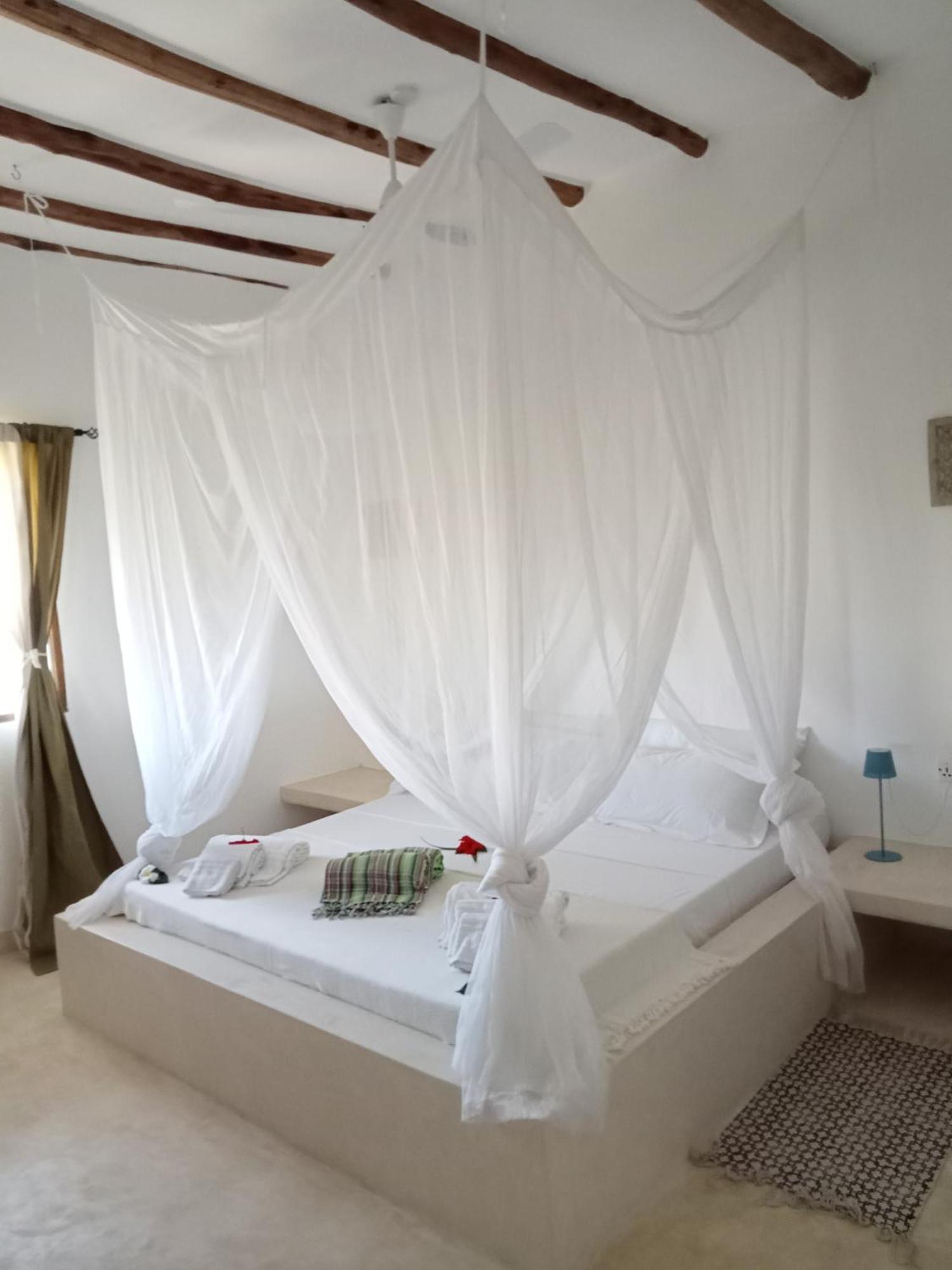 Shira House Bed & Breakfast Watamu Exterior photo