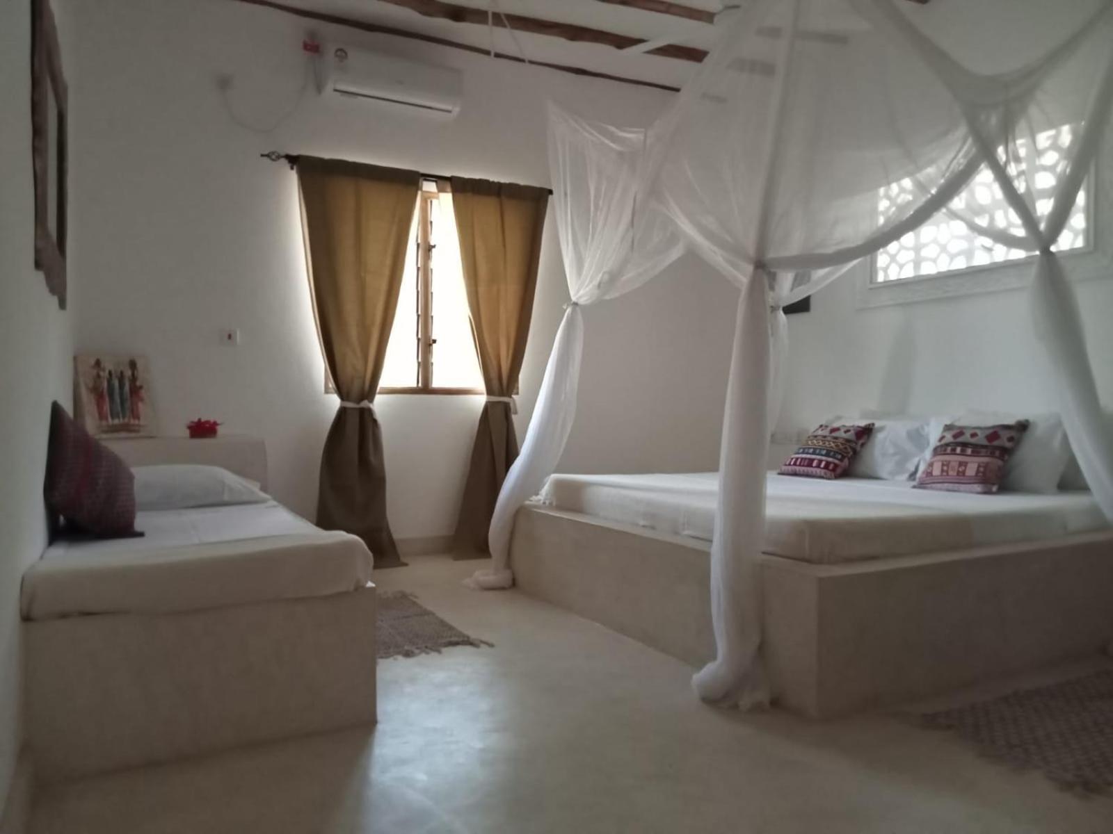 Shira House Bed & Breakfast Watamu Exterior photo