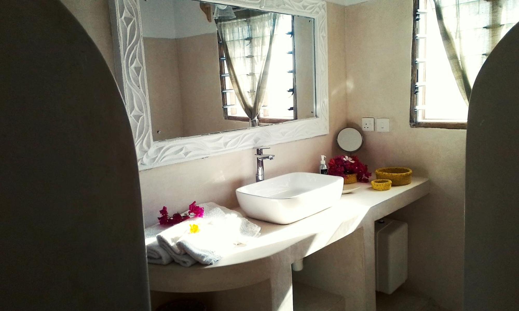 Shira House Bed & Breakfast Watamu Exterior photo