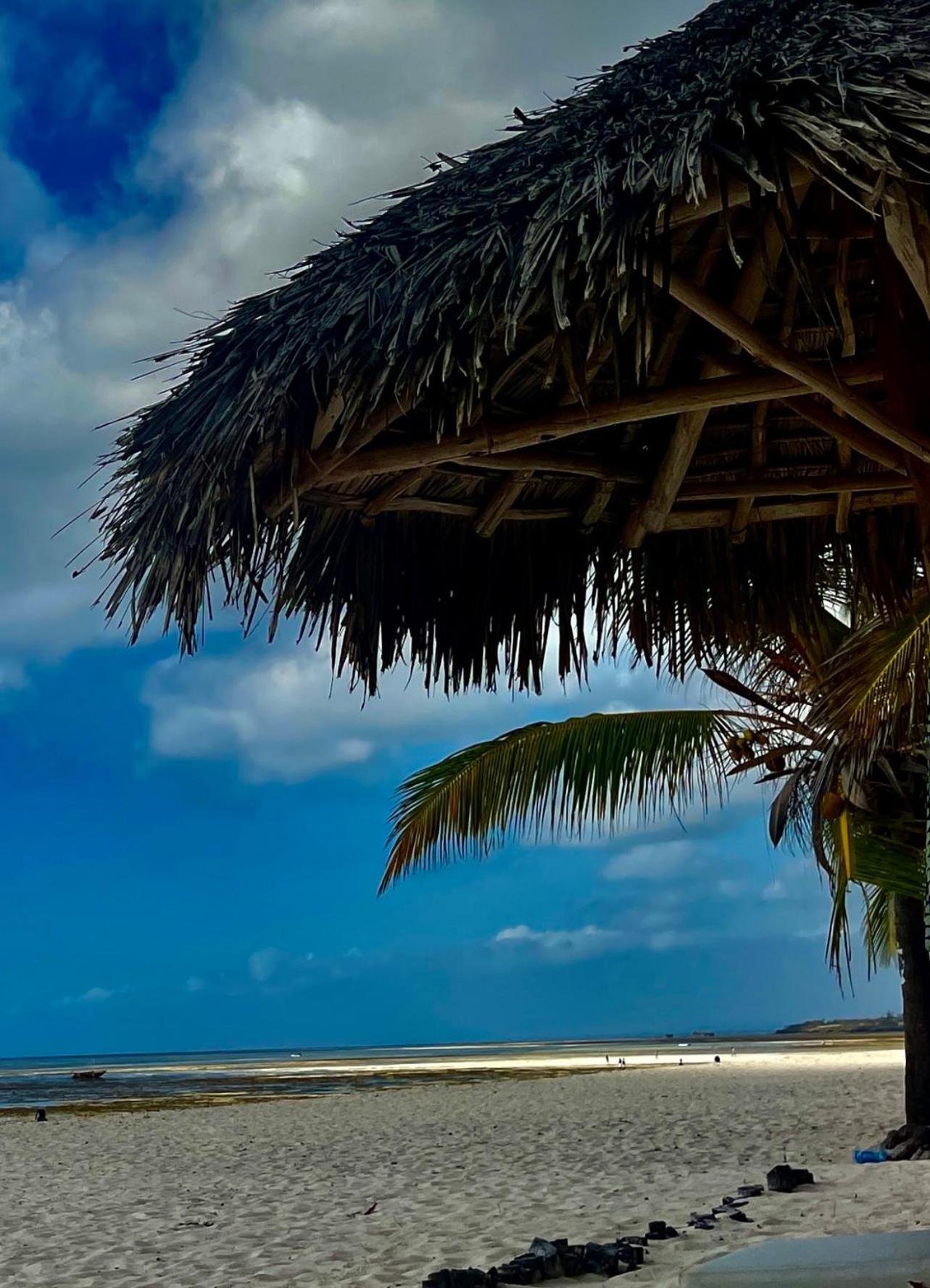 Shira House Bed & Breakfast Watamu Exterior photo